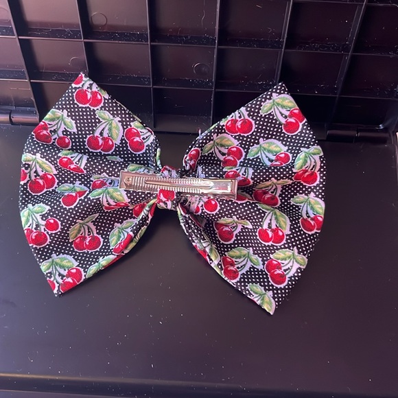 Cherries bow - Picture 2 of 4